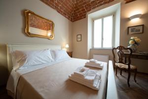 Postel nebo postele na pokoji v ubytování Cascina Baronina