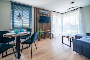 Apartamenty i Pokoje Złote Piaski的休息区