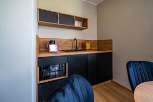 Apartamenty i Pokoje Złote Piaski的厨房或小厨房