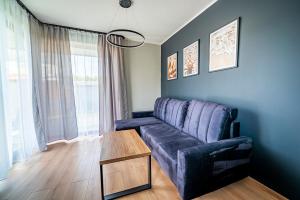 Apartamenty i Pokoje Złote Piaski的休息区