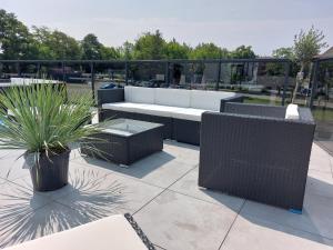 Apartamenty i Pokoje Złote Piaski的休息区