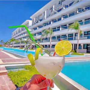 Bazén v ubytování Cana Rock Star, Vista al campo de golf y Piscina C-303, B-400, B-506 y B-502 - Desayuno Incluido nebo v jeho okolí