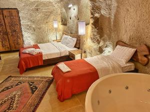 Postel nebo postele na pokoji v ubytování Asma Altı Cave