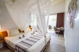 Postel nebo postele na pokoji v ubytování Villa avec piscine privée à 5 minutes de la plage! + 14 fotografií