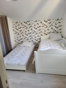 Кровать или кровати в номере L'escale des roses