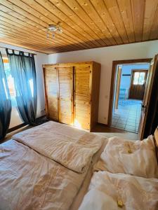 a bedroom with a large bed with a wooden ceiling at Ferienwohnung Derscheid in Much