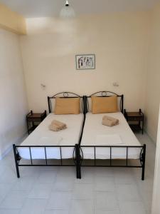 Postel nebo postele na pokoji v ubytování Polyxenis Rooms