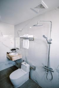 Phòng tắm tại SUNRISE Hotel HA TIEN