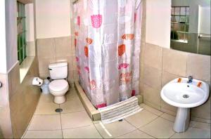 A bathroom at COLONIAL SAN LAZARO