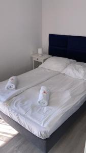 a bed with two white towels on top of it at Casa del Sol Władysławowo in Władysławowo
