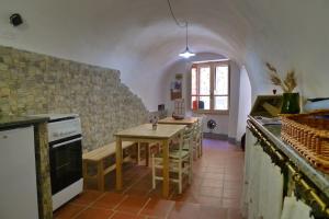Dapur atau dapur kecil di Guesthouse Bosa di Giuseppe