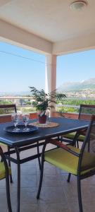 Balkón alebo terasa v ubytovaní Stunning Gold apartment with pool