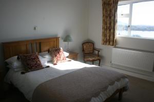 Voodi või voodid majutusasutuse Roundstone House Hotel toas