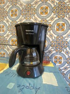 a black blender sitting on top of a table at Apartamento Varanda do Sol in Amora