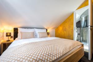 Postel nebo postele na pokoji v ubytování Penzion Golden Crown