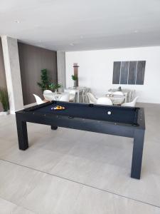 Fotografia z galérie ubytovania 14 Modern apt with terrace & sea view, gym, jacuzzi spa Duquesa, Manilva v destinácii Castillo de Sabinillas