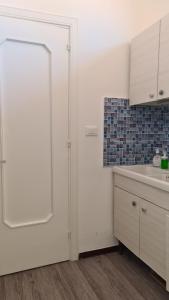 a kitchen with a white door and a counter top at L'angolo di Roby in Termoli
