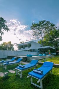 Bazén v ubytování Mawella Beach Resort nebo v jeho okolí