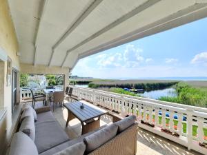 En balkon eller terrasse på Sunny Beach Villa