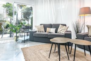 Fotografie z fotogalerie ubytování Stunning 4-Bedroom Townhouse with Breathtaking Views in Marbella v destinaci Marbella