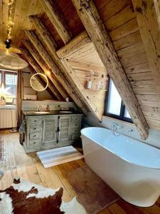 a bathroom with a large white tub in a cabin at El 15 de Betren in Betrén