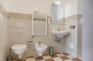 Ένα μπάνιο στο Palazzo Italia Apartments +33 φωτογραφίες