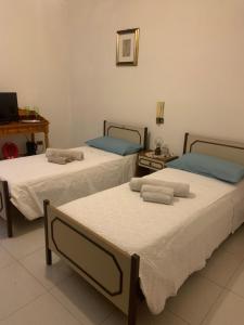 two beds sitting in a room with at Il Salvatore in Masainas