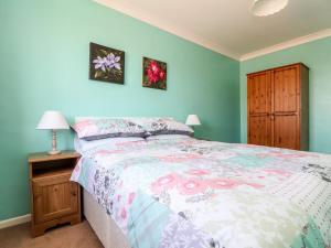 Postel nebo postele na pokoji v ubytování Dragonflies & Seahorses