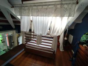 a bedroom with a bed with a white curtain at zentralclub apartamento vatio- jacuzzi in Belmonte de Miranda