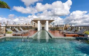 A piscina localizada em Slaviero João Pessoa ou nos arredores