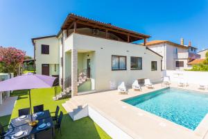 Bazén v ubytování Villa Casa Toni nebo v jeho okolí