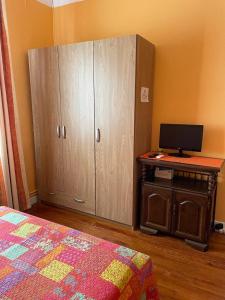 Postel nebo postele na pokoji v ubytování Habitaciónes Privadas en Hendaye "Daniela", à 5 minutes de la gare d'Hendaye et Euskotren, Wi-Fi
