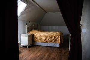 a bedroom with a bed and a dresser and a window at Hotel Tanum Gestgifveri in Tanumshede
