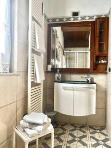 a small kitchen with a sink and a table at Appartamento Santamarcellina in San Giorgio