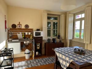 a living room with a table and a microwave at Casa do Sete in Vilar do Pinheiro