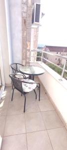 a balcony with a table and chairs on a balcony at Apartments Burazer in Šibenik