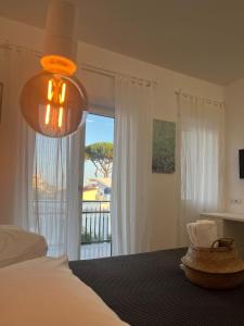 a bedroom with a bed and a window with a view at Il Volo in Sperlonga