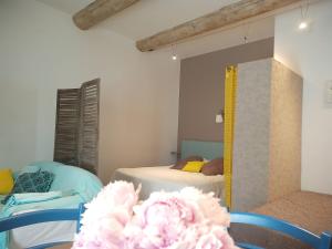 a bedroom with a bed and a mirror at Gite Le Petit Luberon LISIANTHUS in Cabrières-dʼAvignon