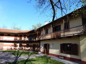 an exterior view of a building with a balcony at Cascina Govean in Alpignano