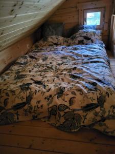 Postel nebo postele na pokoji v ubytování Aiamaja Sindi Location Sindi Kirsi 3