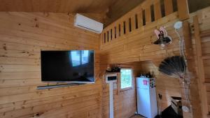 Kuchyň nebo kuchyňský kout v ubytování Aiamaja Sindi Location Sindi Kirsi 3