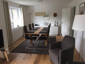 a living room with a dining room table and chairs at Föhrrückt in Wyk auf Föhr