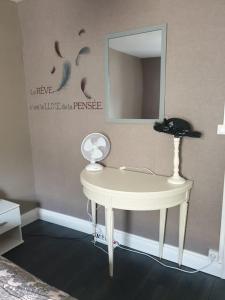 a white dressing table with a mirror on a wall at Les falaises d Etretat Etretat hypercentre duplex 50m de la mer & parking in Étretat