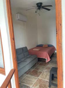 Posezení v ubytování Casa Rústica, Sofía, Frente al mar en Puerto Arista + 22 fotografií
