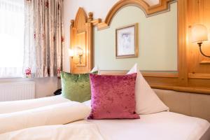 Postel nebo postele na pokoji v ubytování Hotel Schlosshof