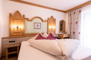 Postel nebo postele na pokoji v ubytování Hotel Schlosshof