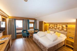 Postel nebo postele na pokoji v ubytování Hotel Schlosshof