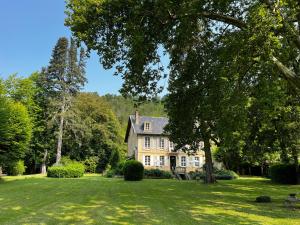 a large house with a large yard with green grass at The Coachman’s House in Siorac-en-Périgord