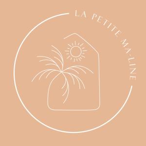 um rótulo com uma palmeira e o sol em Appartement bord de mer « La Petite Ma-Line » em Cagnes-sur-Mer