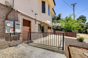 Mynd úr myndasafni af Clear Lake Getaway with Pool Access, Near Beaches! í Clearlake Oaks